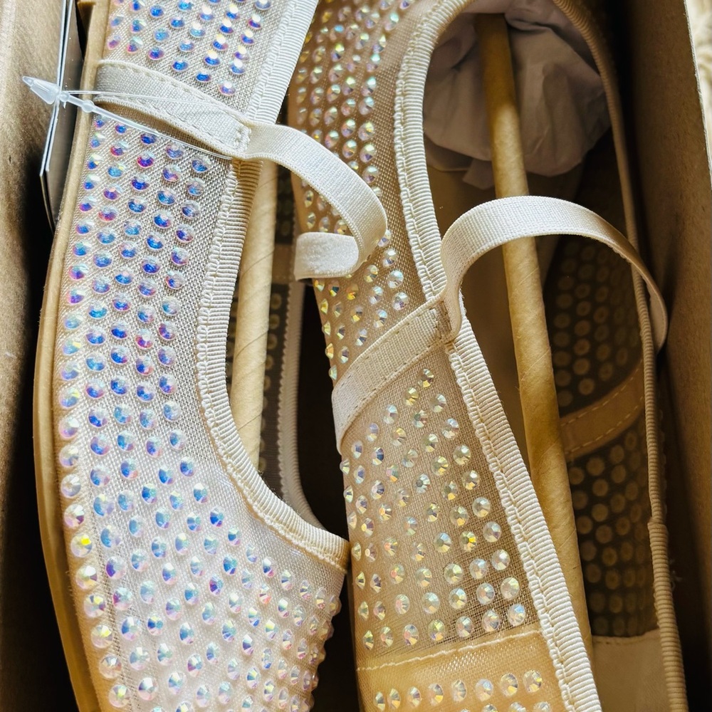 Girls Silver Sequin’s NWT Shoes by Art Class Size 3 - Picture 3 of 4